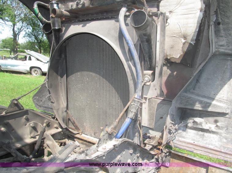 image for item F7075 2000 Kenworth W900 semi truck