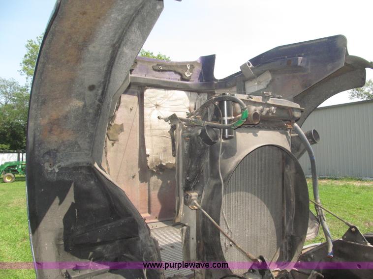 image for item F7075 2000 Kenworth W900 semi truck