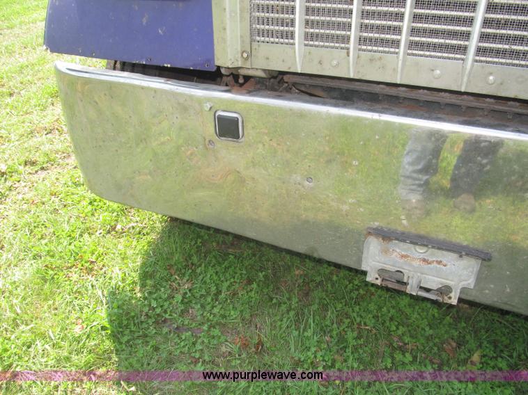 image for item F7075 2000 Kenworth W900 semi truck