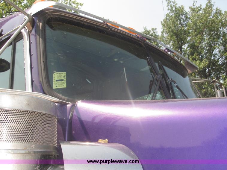 image for item F7075 2000 Kenworth W900 semi truck