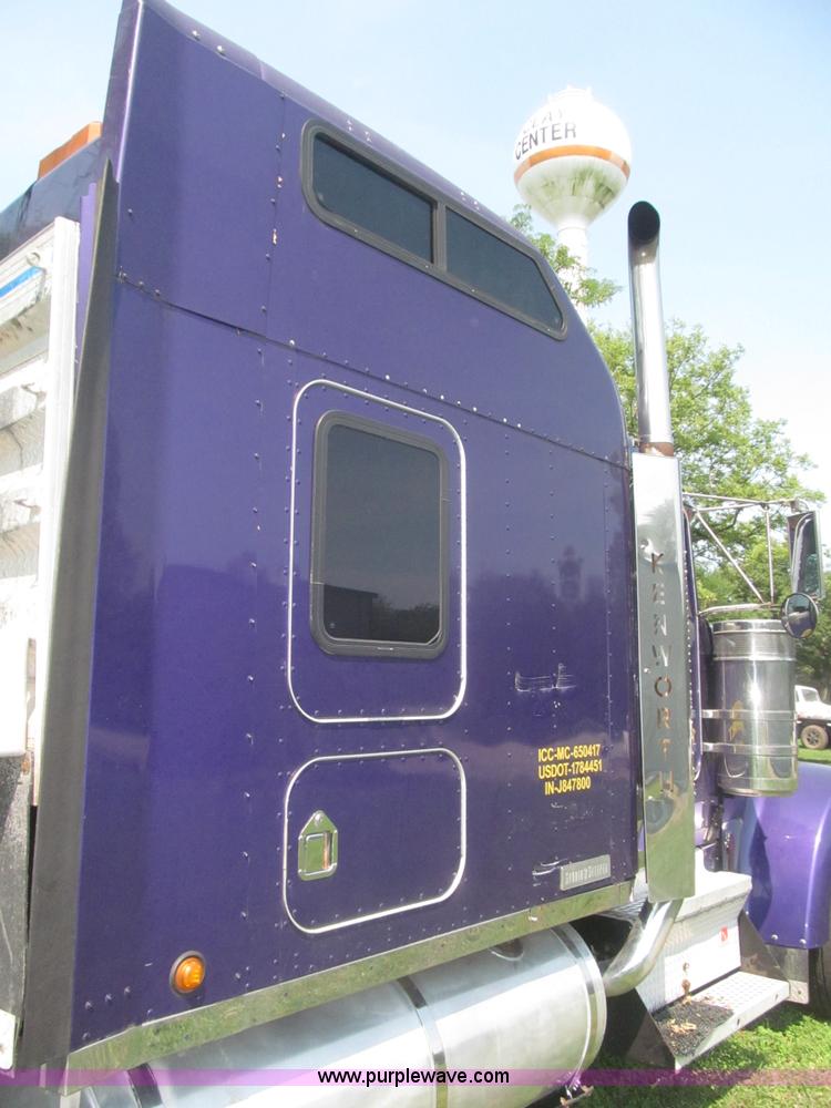 image for item F7075 2000 Kenworth W900 semi truck