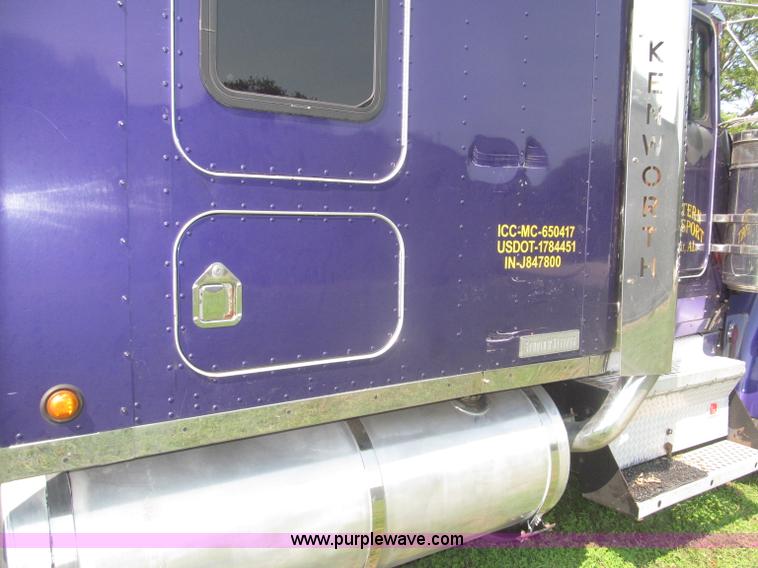 image for item F7075 2000 Kenworth W900 semi truck