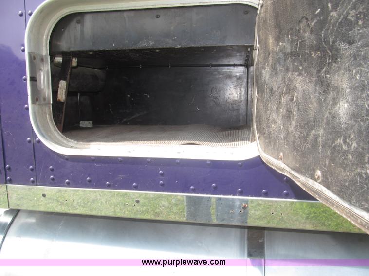 image for item F7075 2000 Kenworth W900 semi truck