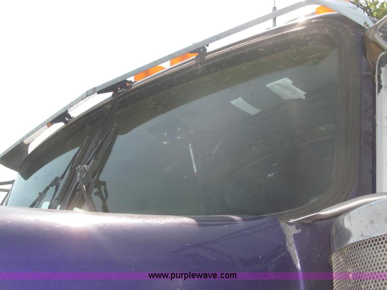 image for item F7075 2000 Kenworth W900 semi truck