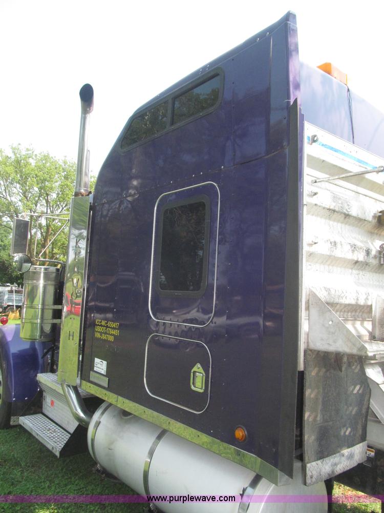 image for item F7075 2000 Kenworth W900 semi truck