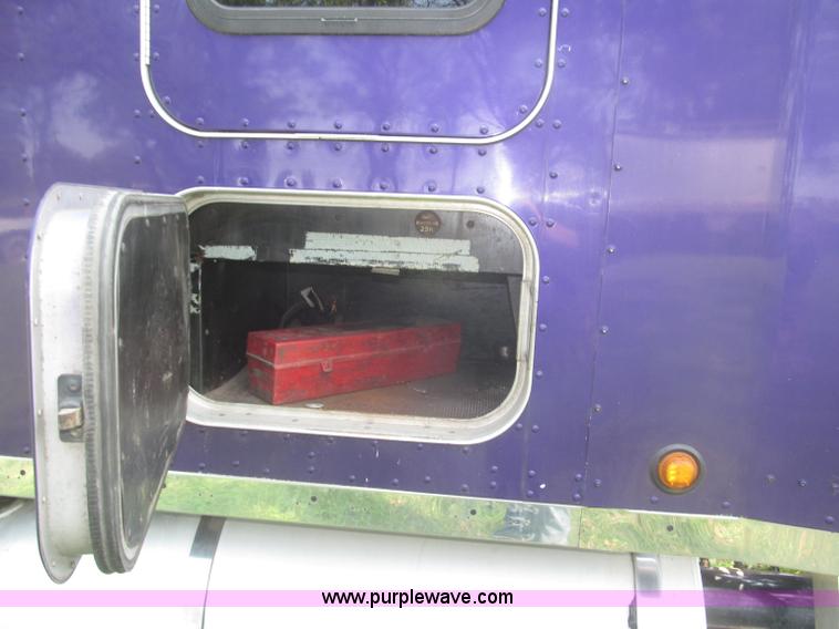 image for item F7075 2000 Kenworth W900 semi truck