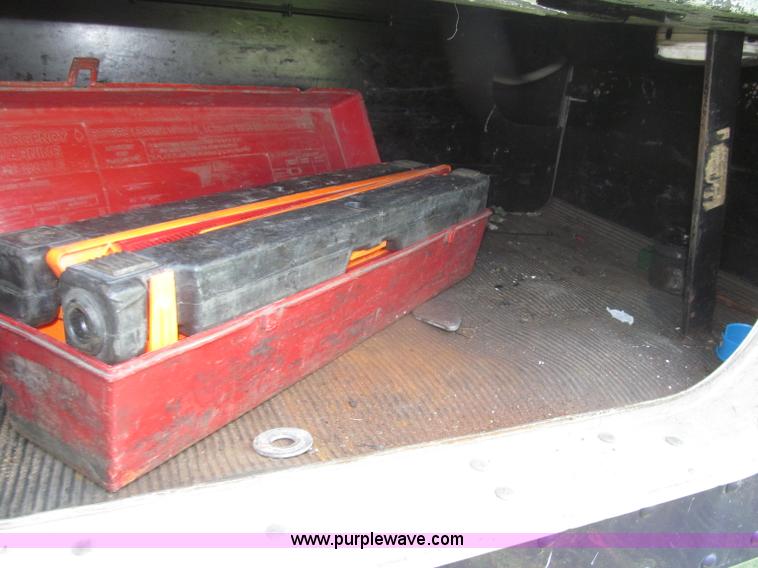 image for item F7075 2000 Kenworth W900 semi truck