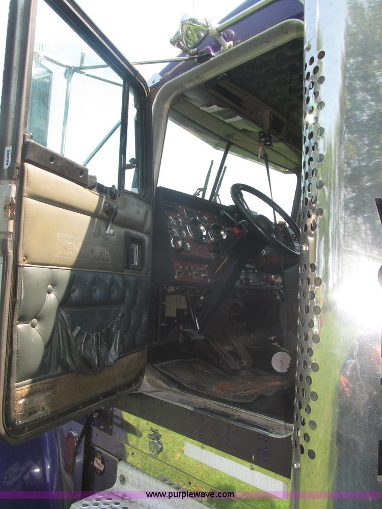 image for item F7075 2000 Kenworth W900 semi truck