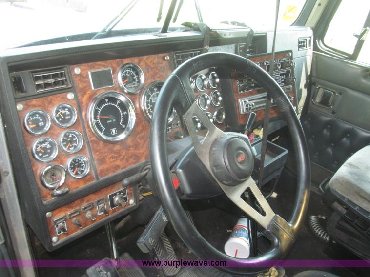 image for item F7075 2000 Kenworth W900 semi truck