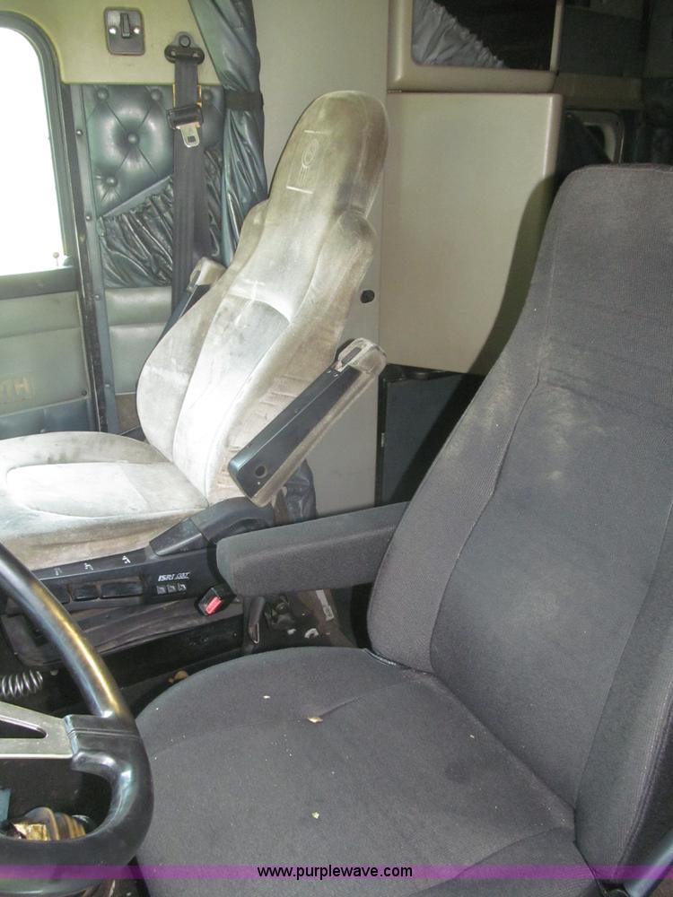 image for item F7075 2000 Kenworth W900 semi truck