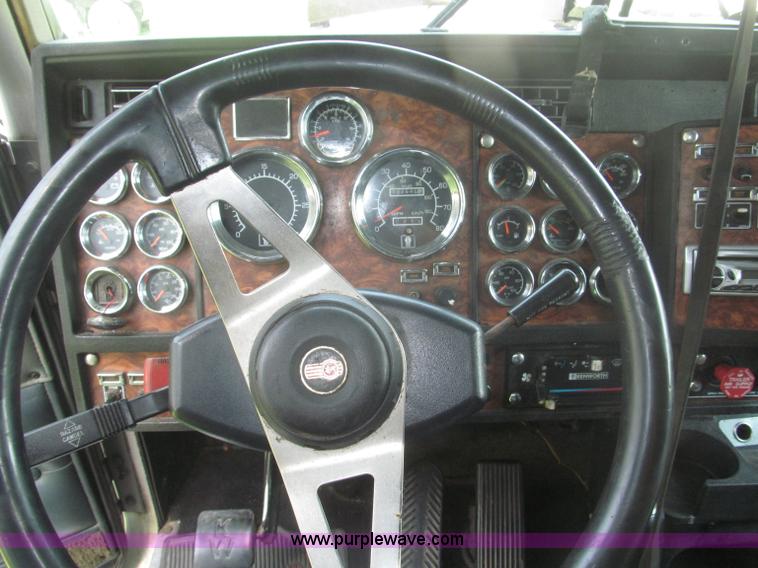 image for item F7075 2000 Kenworth W900 semi truck