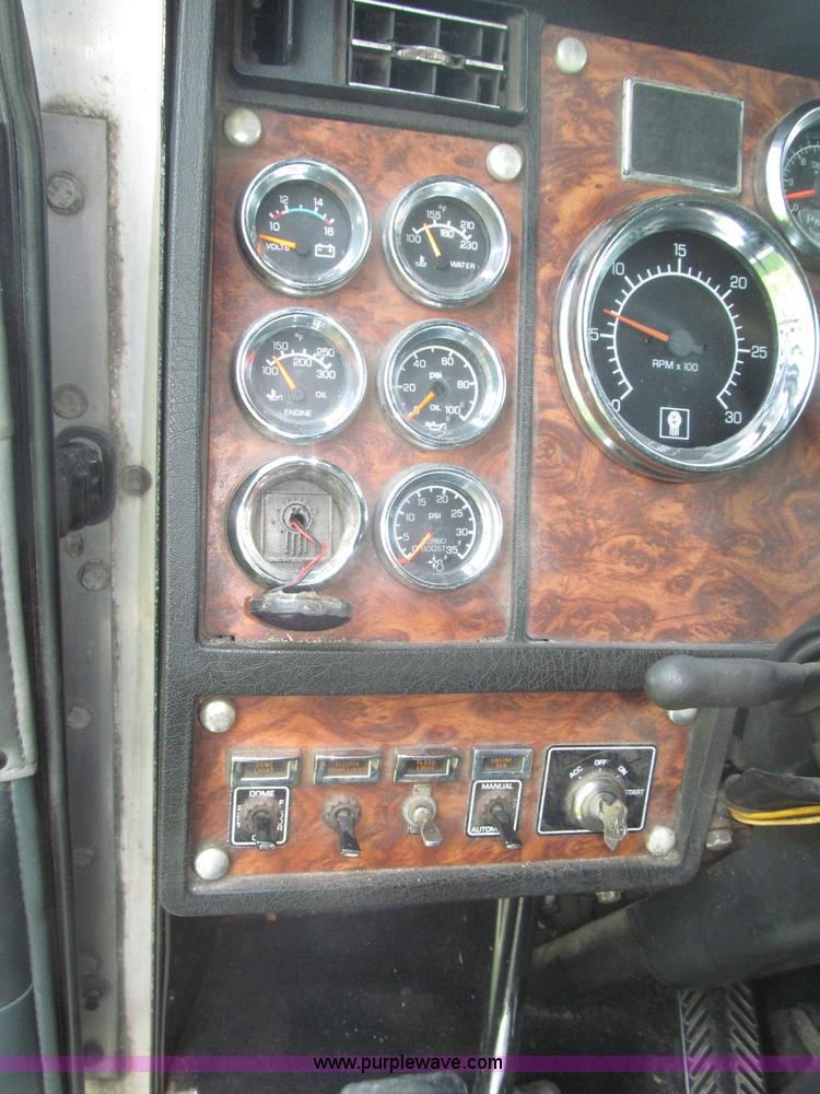 image for item F7075 2000 Kenworth W900 semi truck