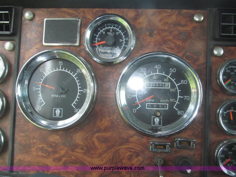 image for item F7075 2000 Kenworth W900 semi truck