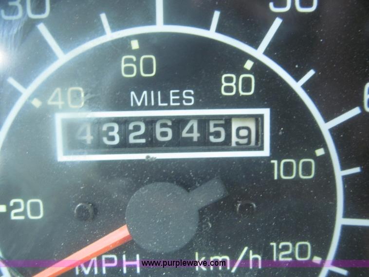 image for item F7075 2000 Kenworth W900 semi truck