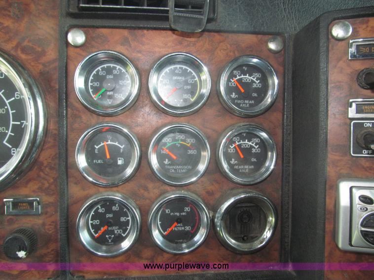 image for item F7075 2000 Kenworth W900 semi truck