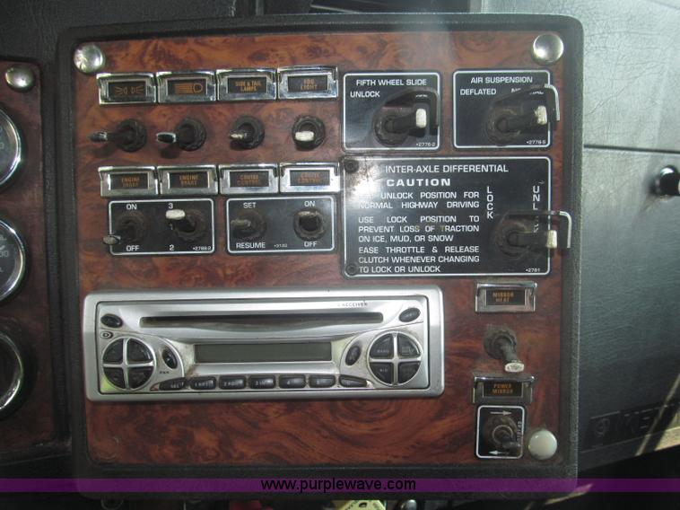 image for item F7075 2000 Kenworth W900 semi truck