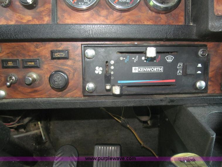 image for item F7075 2000 Kenworth W900 semi truck