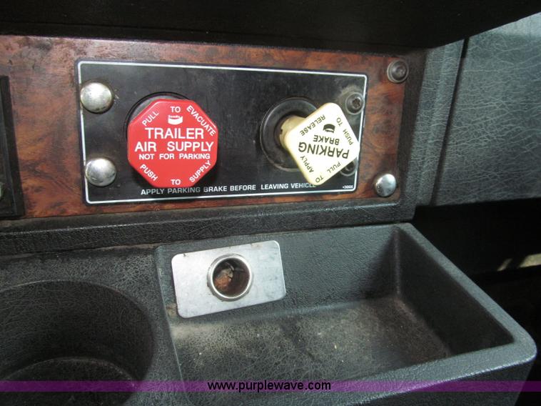 image for item F7075 2000 Kenworth W900 semi truck