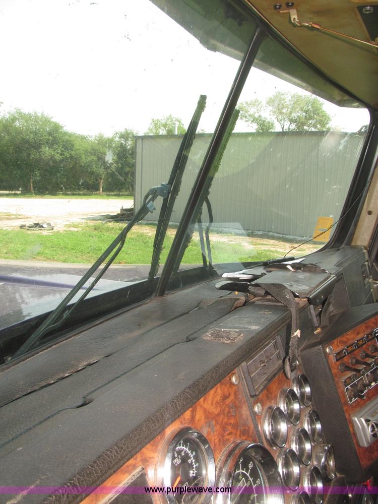 image for item F7075 2000 Kenworth W900 semi truck