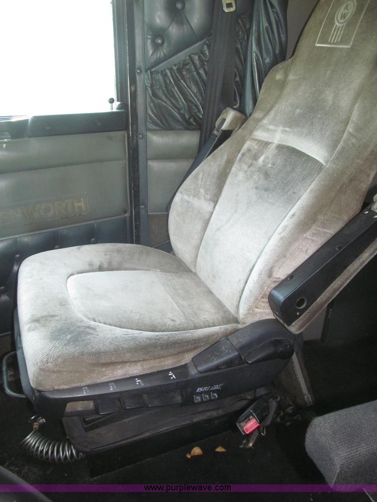 image for item F7075 2000 Kenworth W900 semi truck