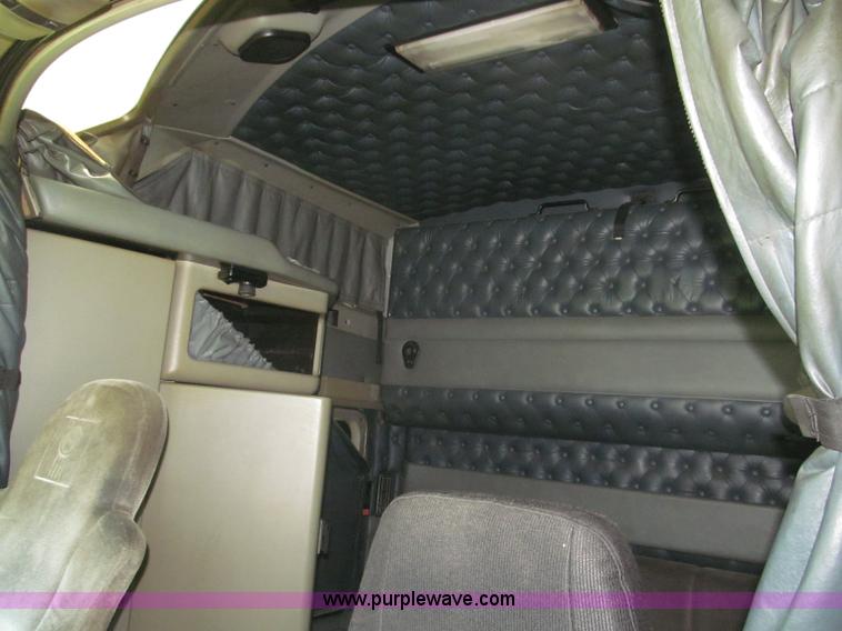 image for item F7075 2000 Kenworth W900 semi truck