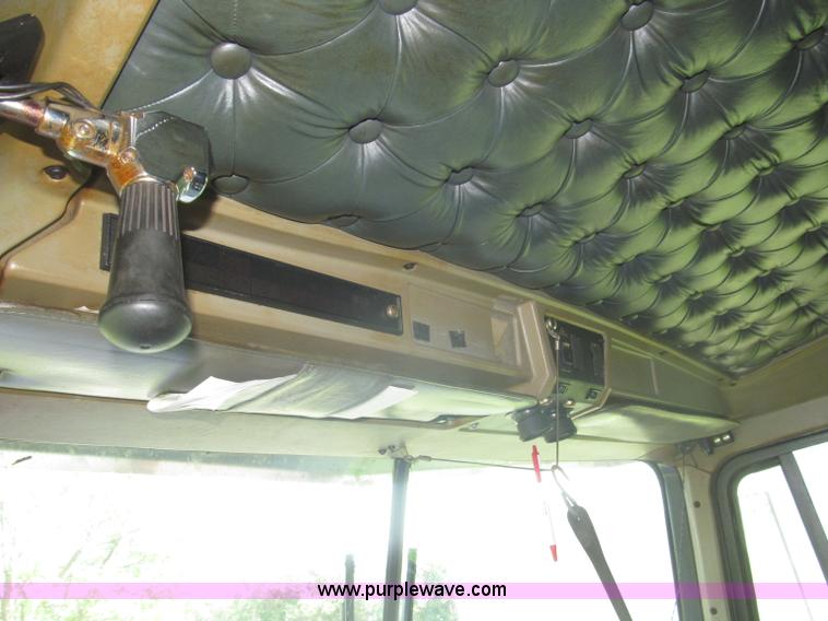 image for item F7075 2000 Kenworth W900 semi truck