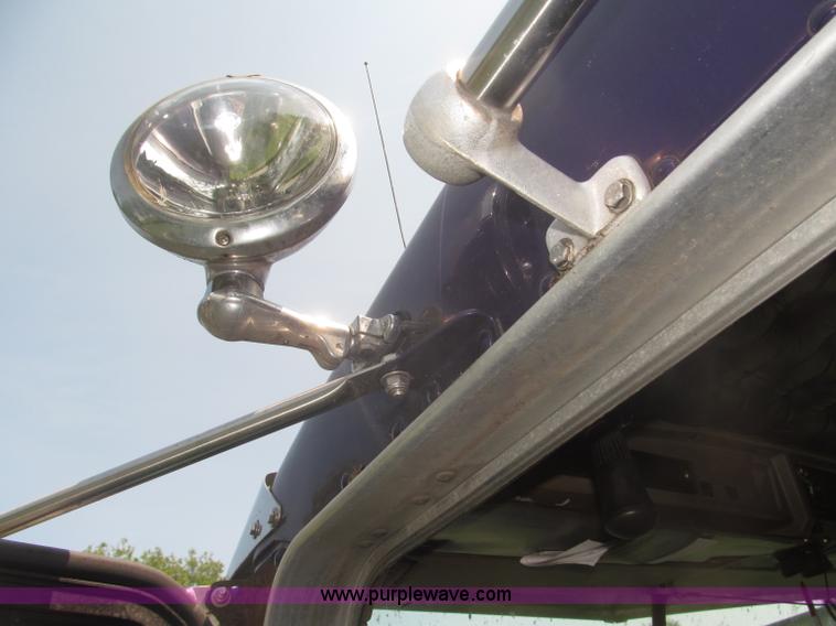 image for item F7075 2000 Kenworth W900 semi truck