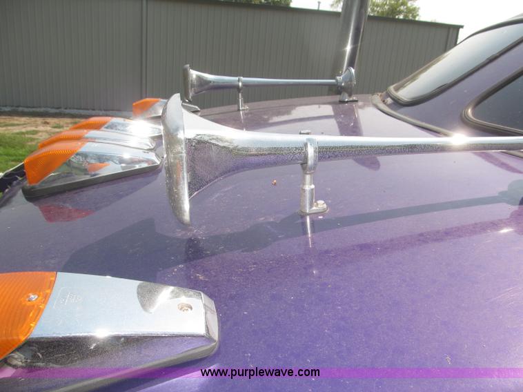 image for item F7075 2000 Kenworth W900 semi truck