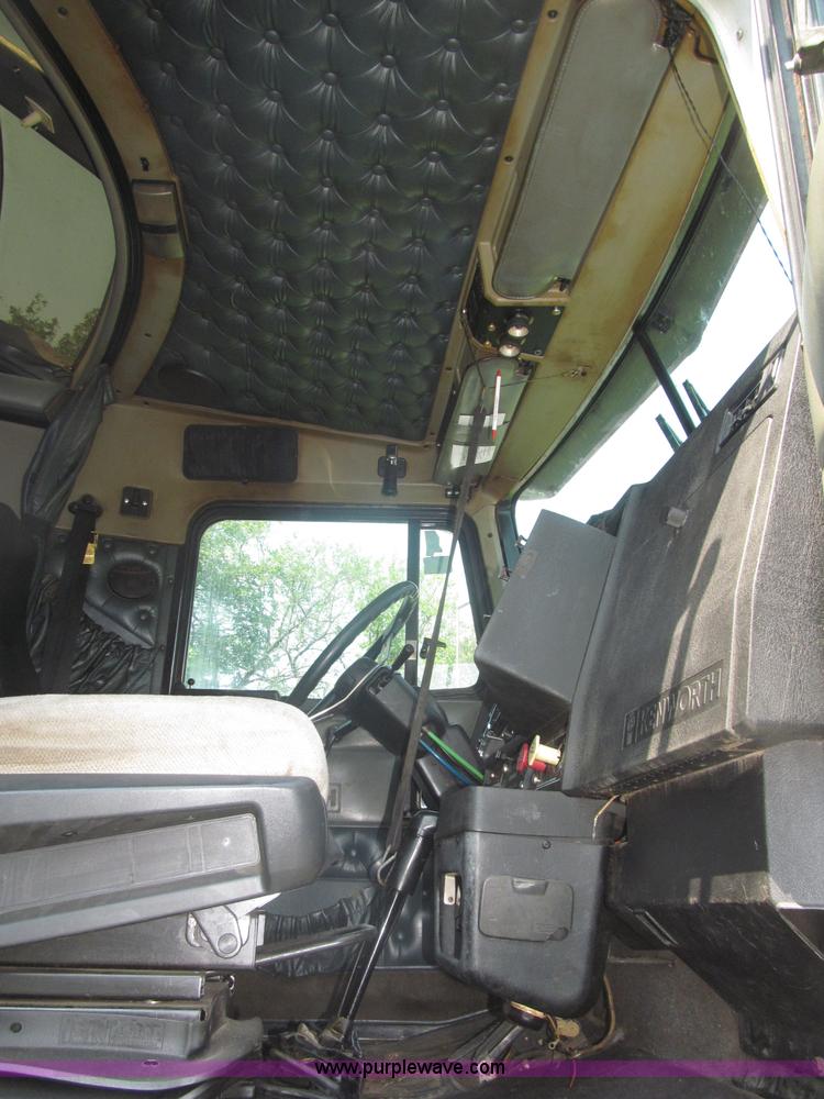 image for item F7075 2000 Kenworth W900 semi truck