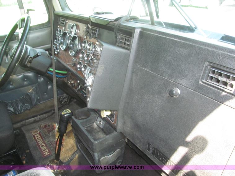 image for item F7075 2000 Kenworth W900 semi truck