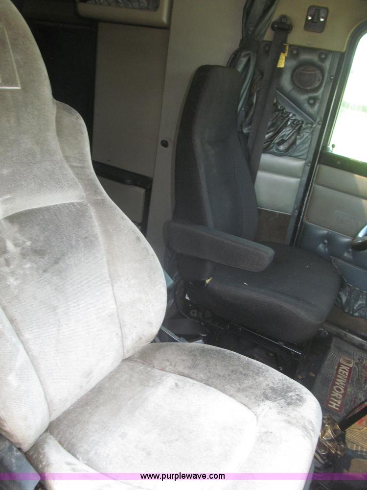 image for item F7075 2000 Kenworth W900 semi truck