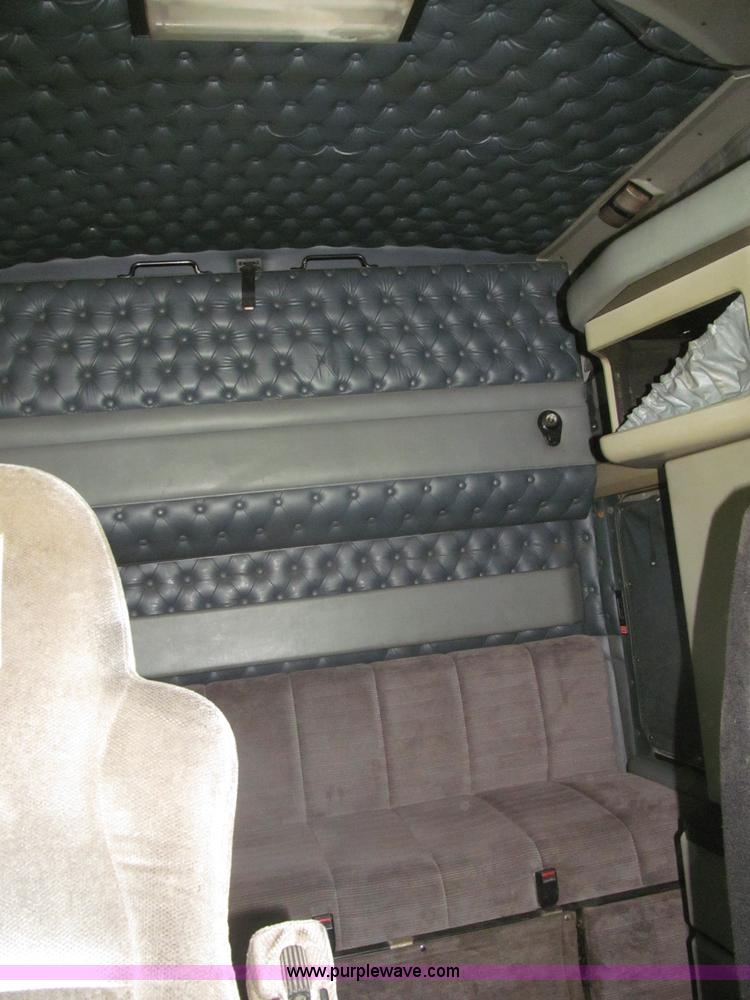 image for item F7075 2000 Kenworth W900 semi truck