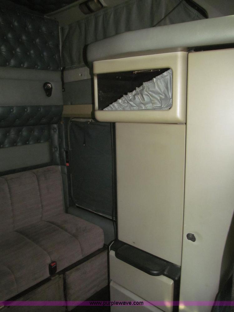 image for item F7075 2000 Kenworth W900 semi truck