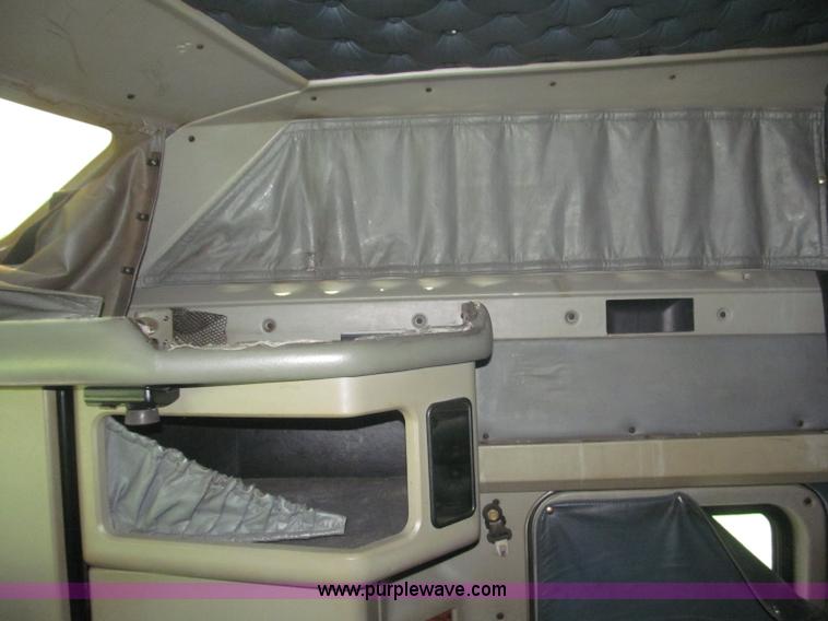 image for item F7075 2000 Kenworth W900 semi truck