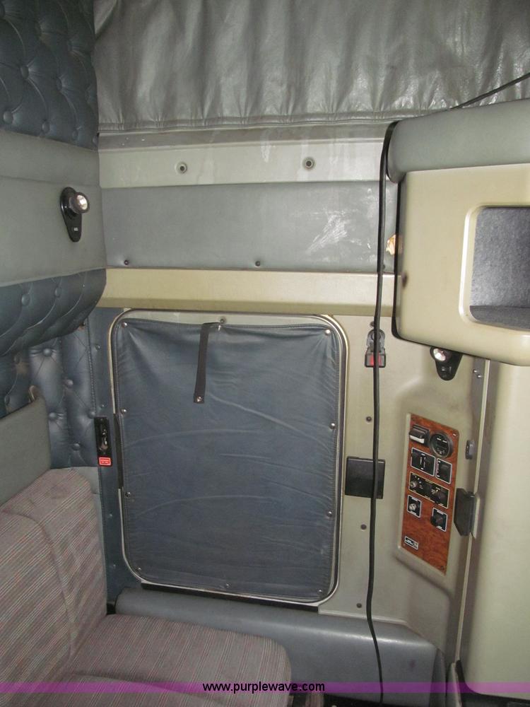 image for item F7075 2000 Kenworth W900 semi truck