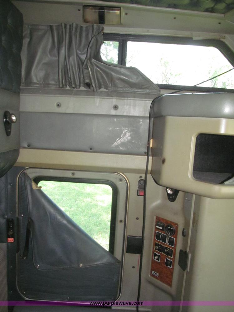 image for item F7075 2000 Kenworth W900 semi truck