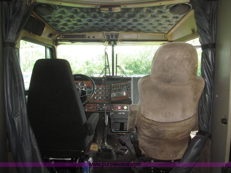 image for item F7075 2000 Kenworth W900 semi truck