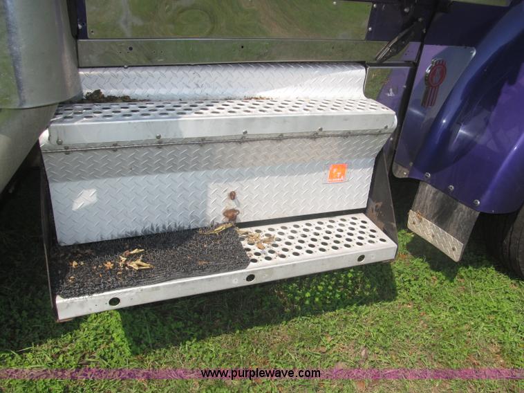 image for item F7075 2000 Kenworth W900 semi truck