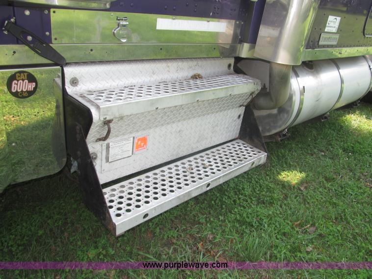 image for item F7075 2000 Kenworth W900 semi truck