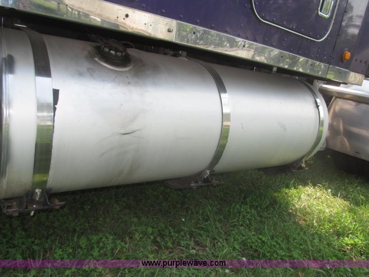 image for item F7075 2000 Kenworth W900 semi truck