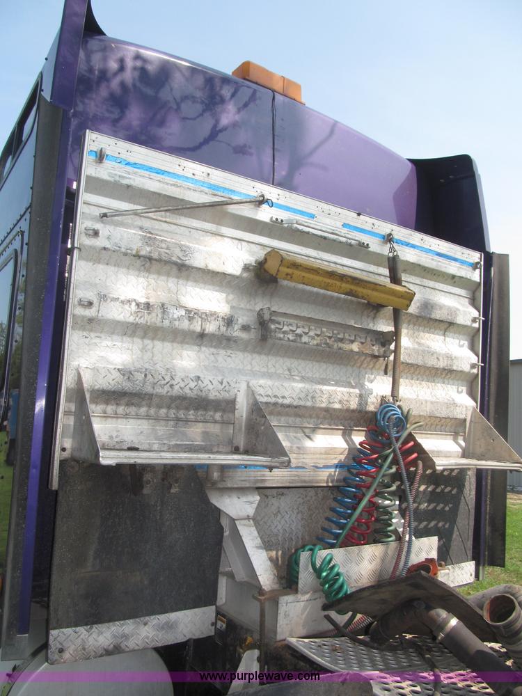 image for item F7075 2000 Kenworth W900 semi truck