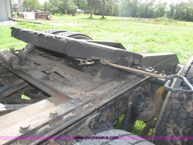 image for item F7075 2000 Kenworth W900 semi truck