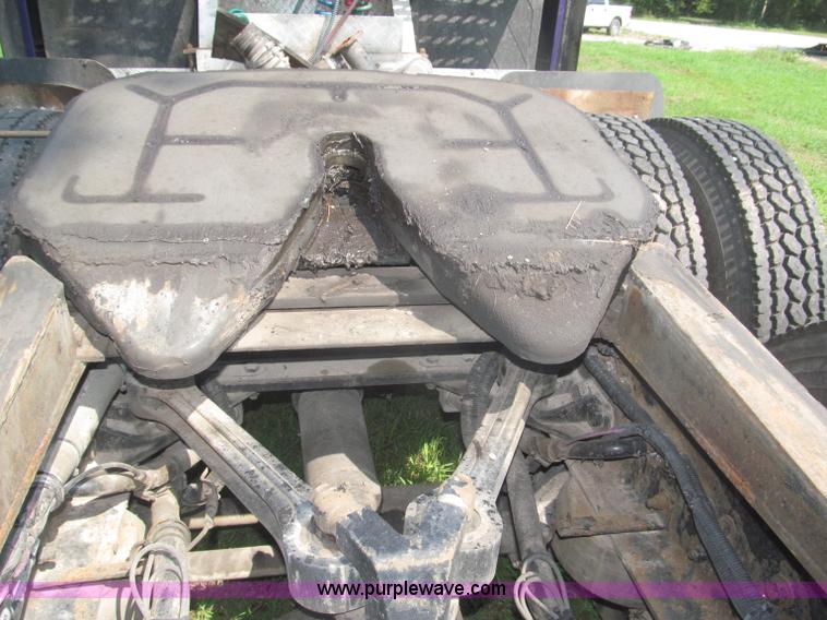 image for item F7075 2000 Kenworth W900 semi truck