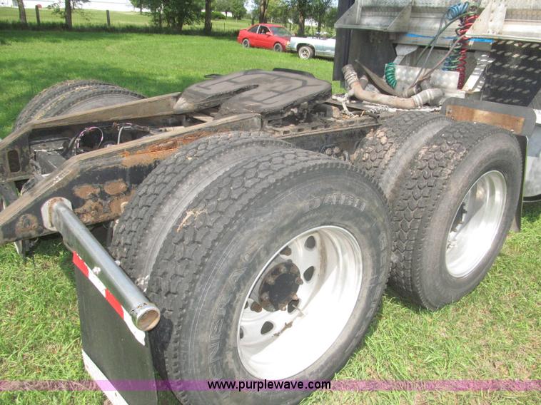 image for item F7075 2000 Kenworth W900 semi truck