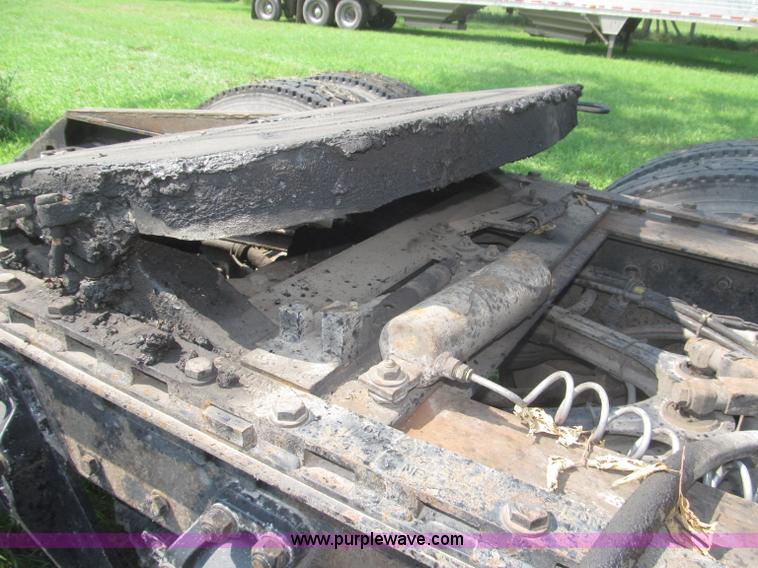 image for item F7075 2000 Kenworth W900 semi truck