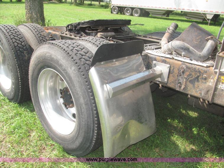 image for item F7075 2000 Kenworth W900 semi truck