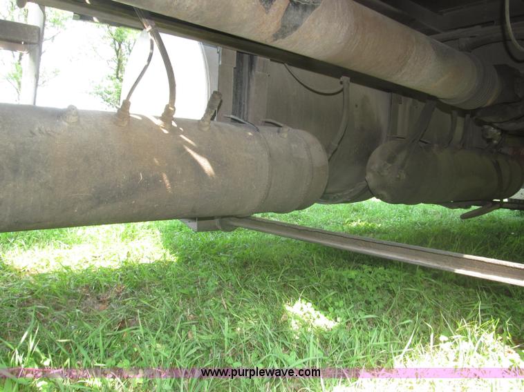 image for item F7075 2000 Kenworth W900 semi truck