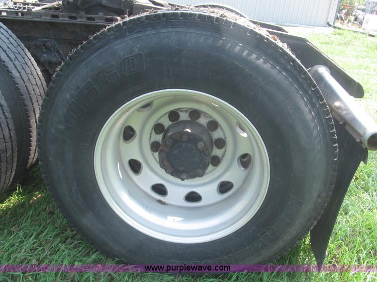 image for item F7075 2000 Kenworth W900 semi truck