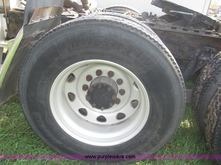 image for item F7075 2000 Kenworth W900 semi truck