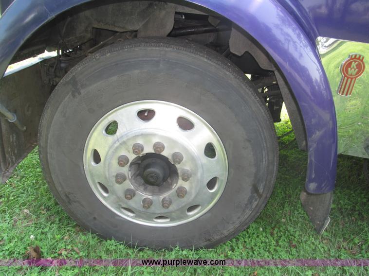 image for item F7075 2000 Kenworth W900 semi truck